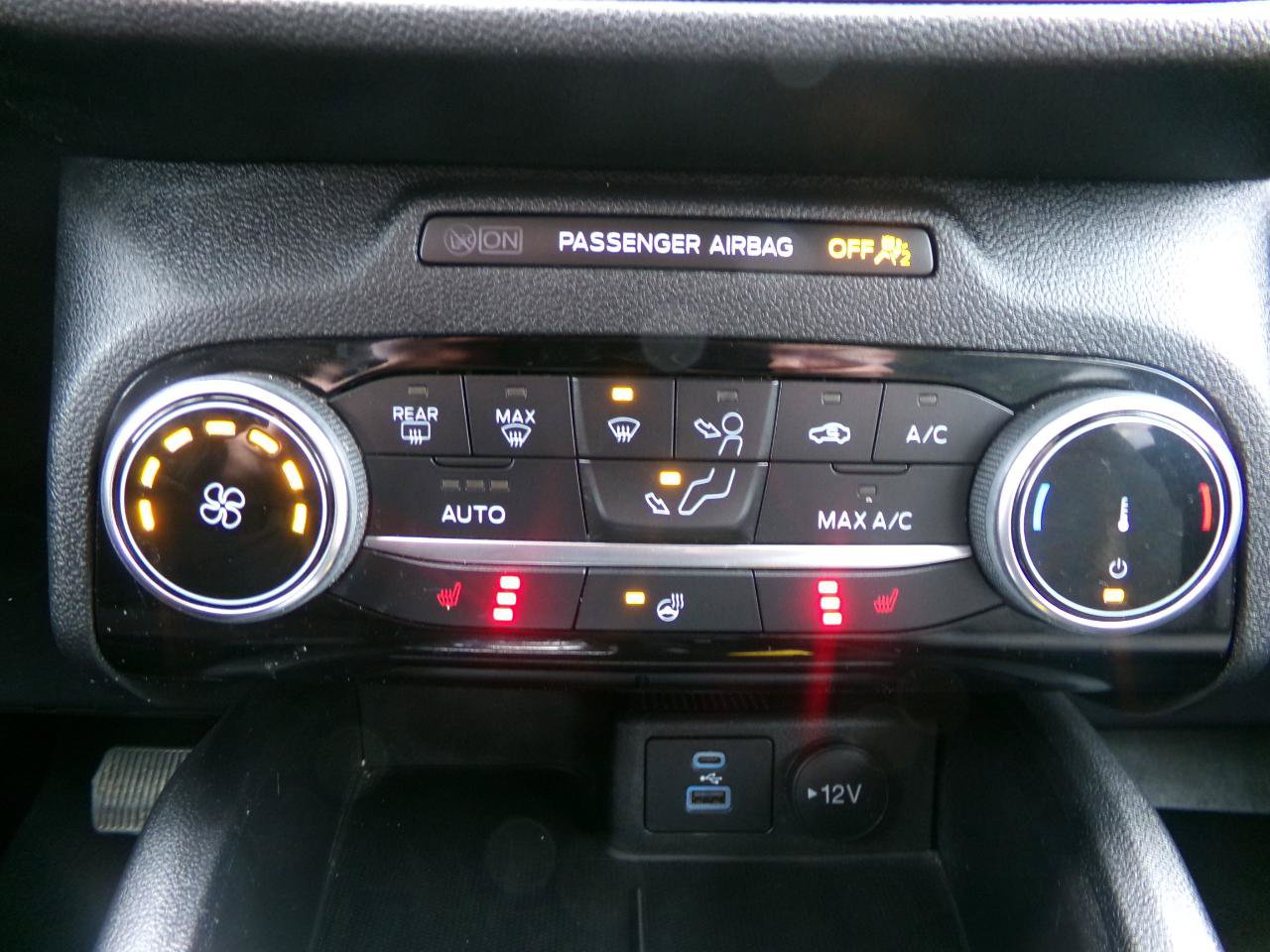 Used 2022 Ford Escape SE w/ SE Sport Appearance Package AWD/4WD image 21