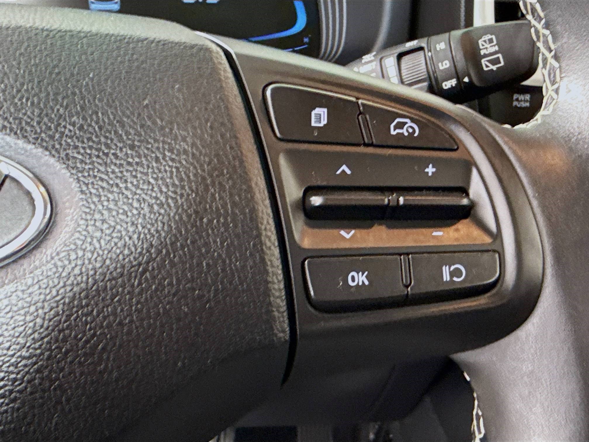 Used 2024 Hyundai Venue Limited image 13