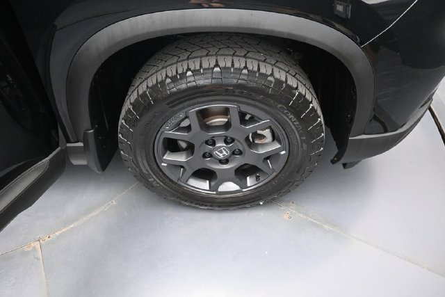 Certified 2025 Honda Pilot TrailSport image 36