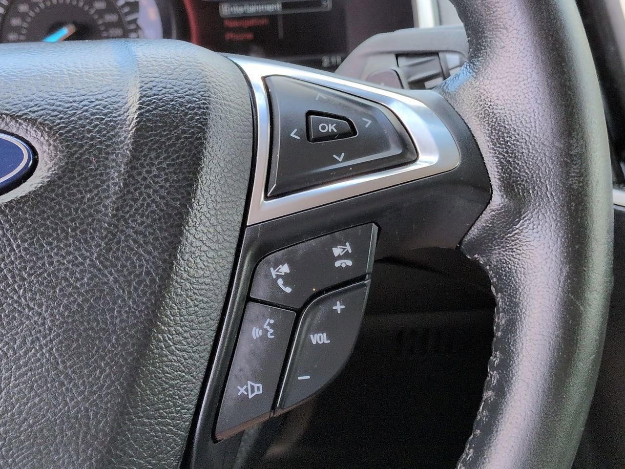 Used 2018 Ford Edge SEL w/ Equipment Group 201A FWD image 26