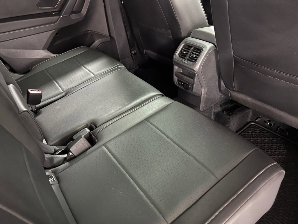 Used 2020 Volkswagen Tiguan SE R-Line w/ 3rd Row Seat Package image 23