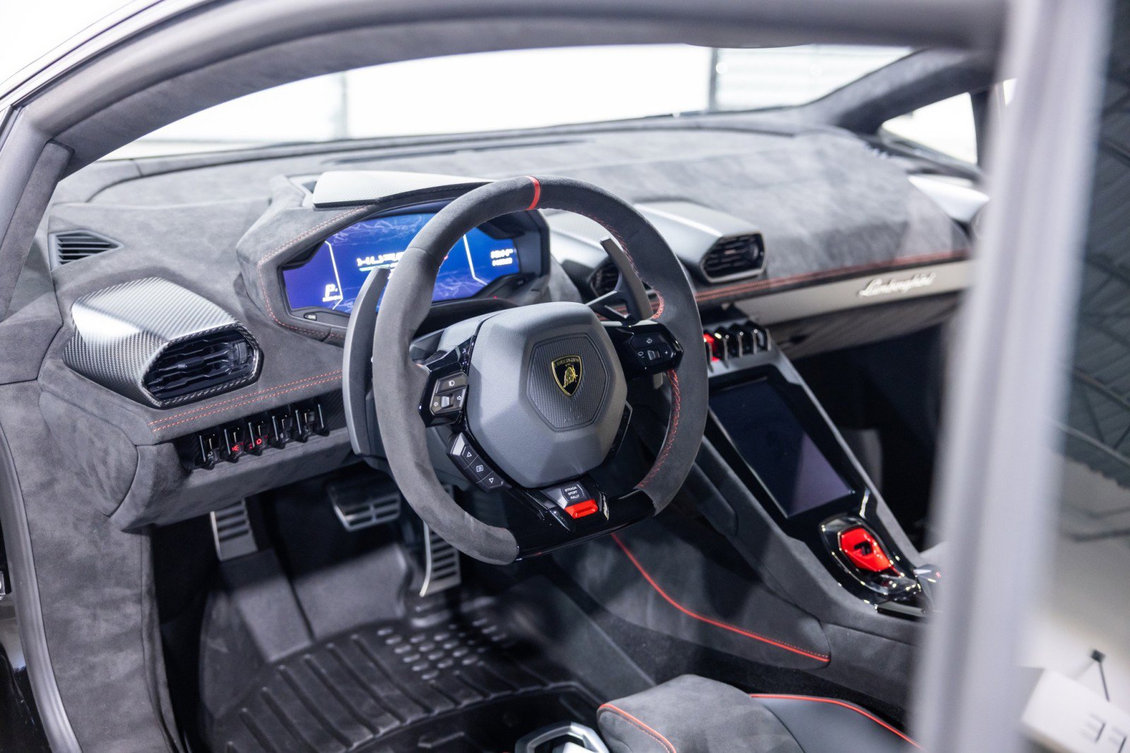 Used 2024 Lamborghini Huracan Sterrato AWD/4WD image 38