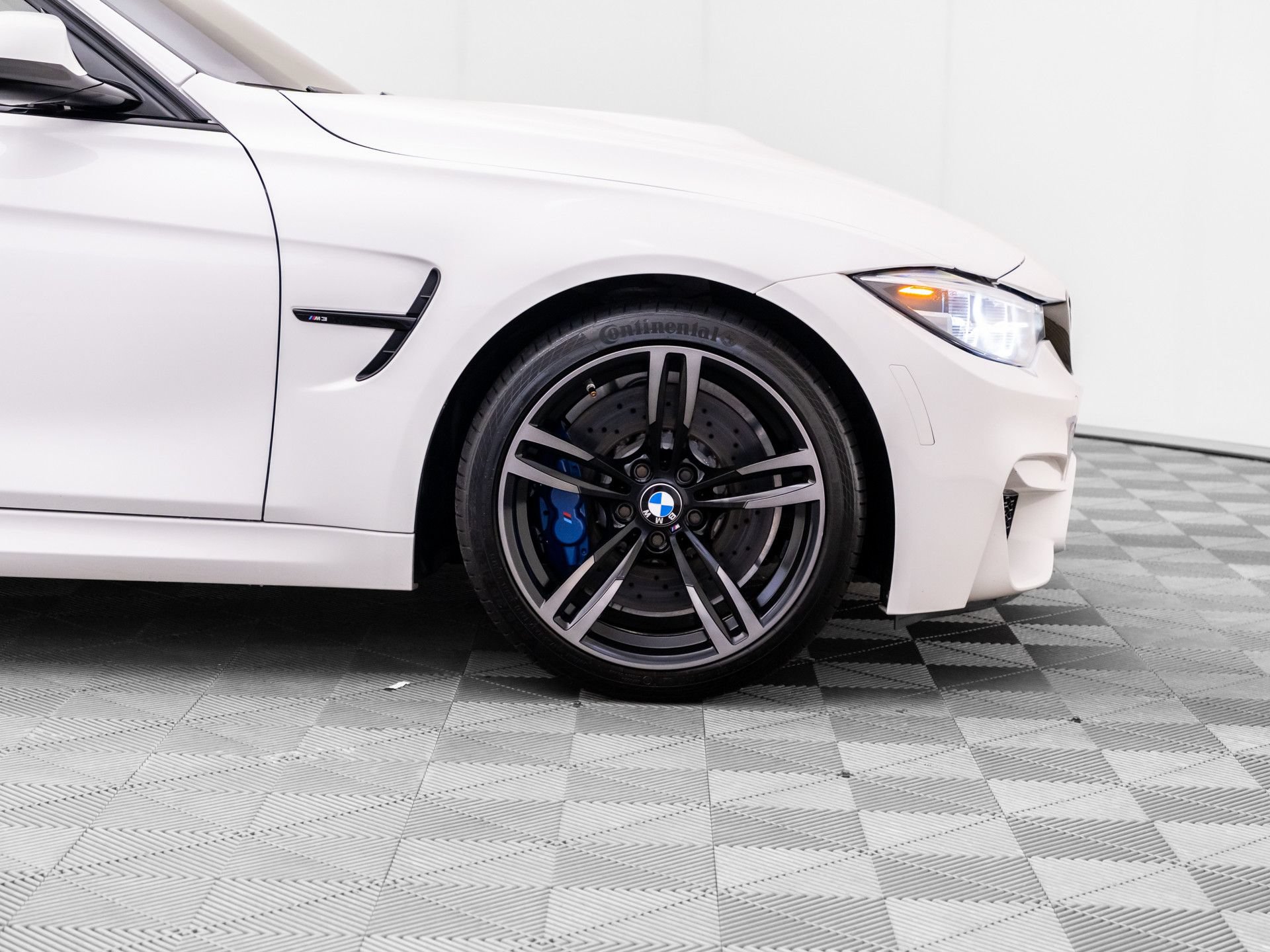 Used 2018 BMW M3 RWD image 34