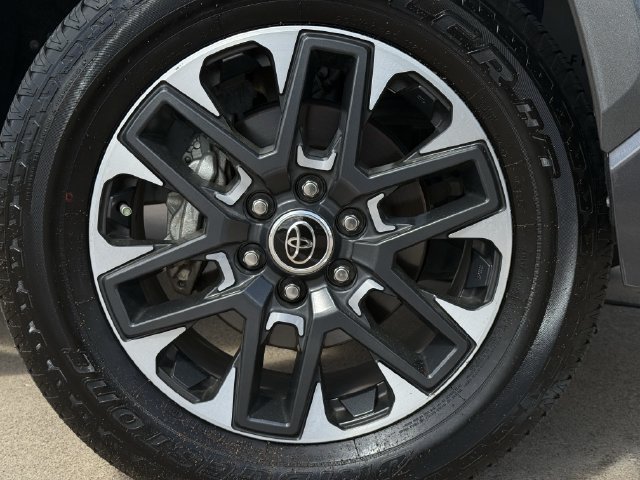 Used 2022 Toyota Tundra Limited AWD/4WD image 9