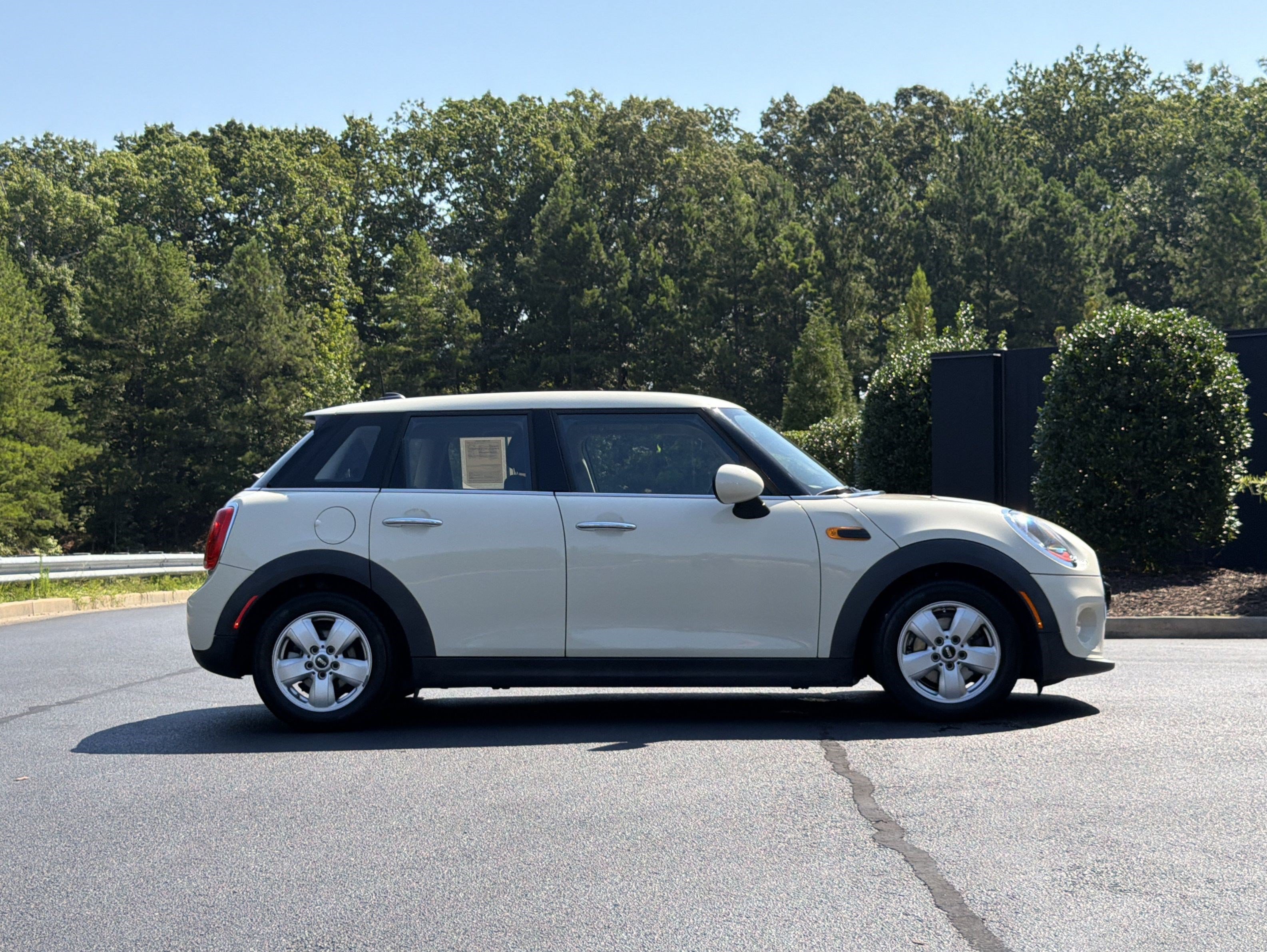 Used 2016 MINI Cooper 4-Door Hardtop FWD image 5
