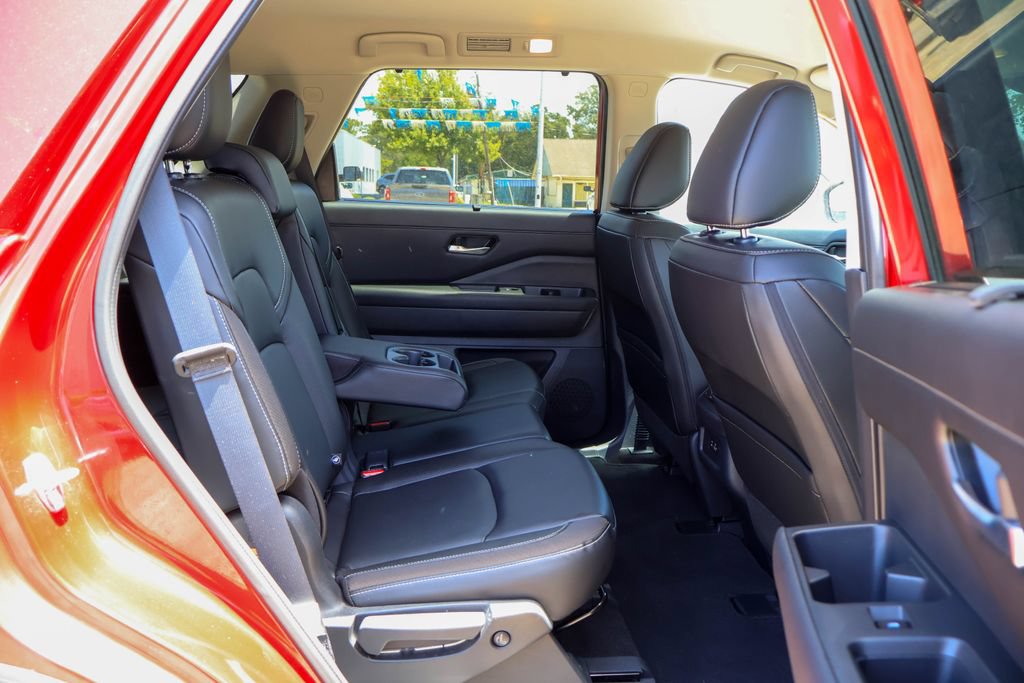 Used 2023 Nissan Pathfinder SL FWD image 10