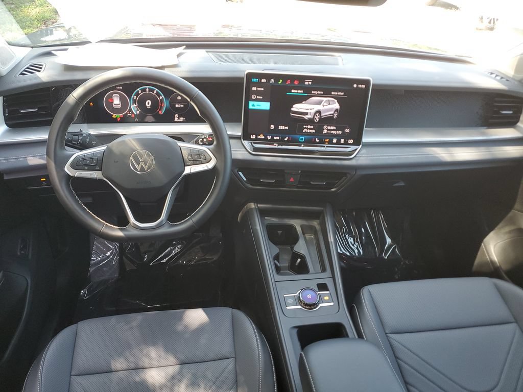 Certified 2026 Volkswagen Tiguan SE FWD image 3