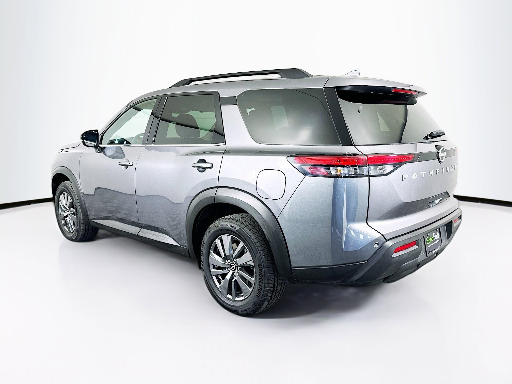 Used 2025 Nissan Pathfinder SV image 5