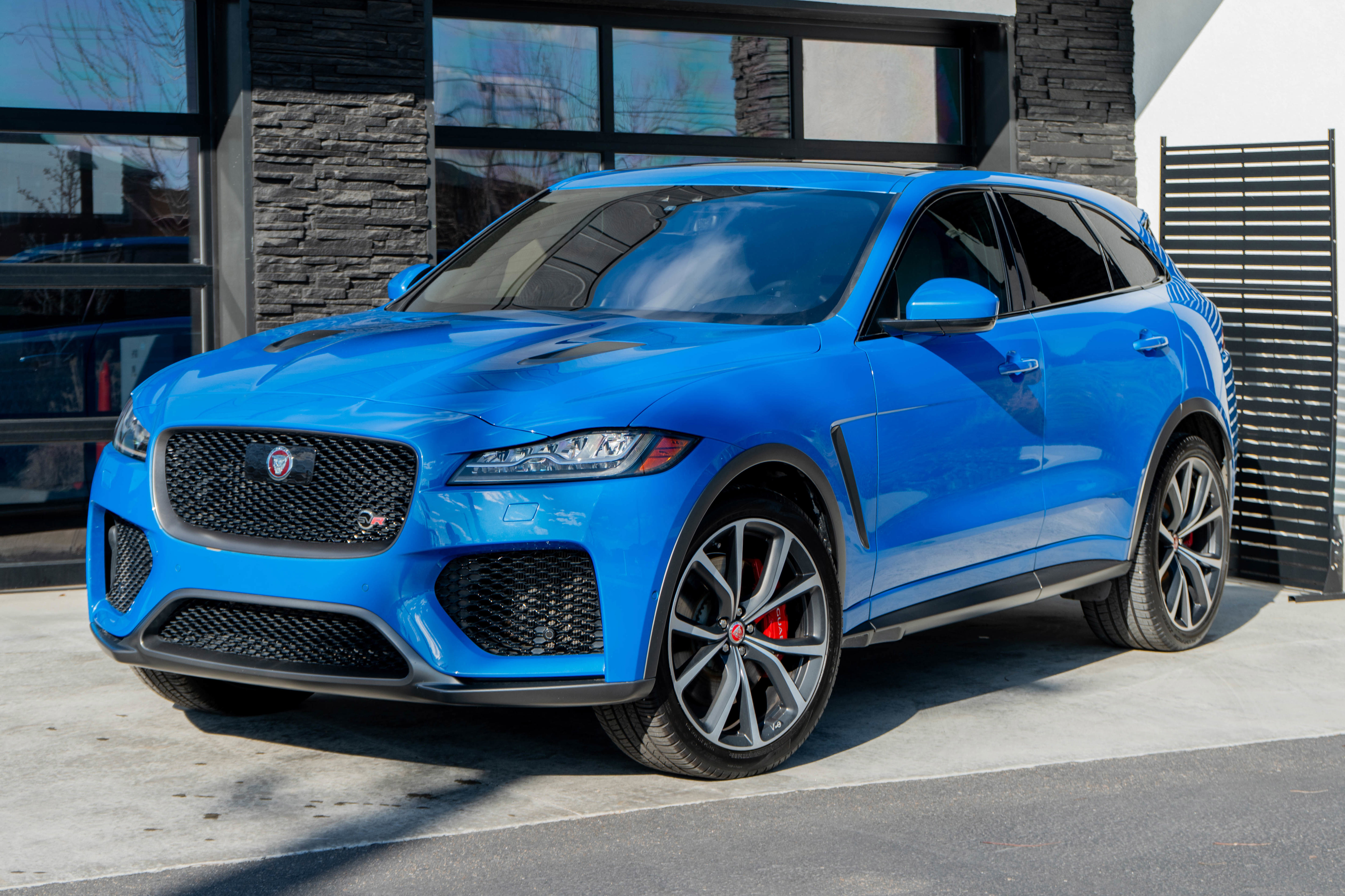 Used 2020 Jaguar F-PACE SVR image 3