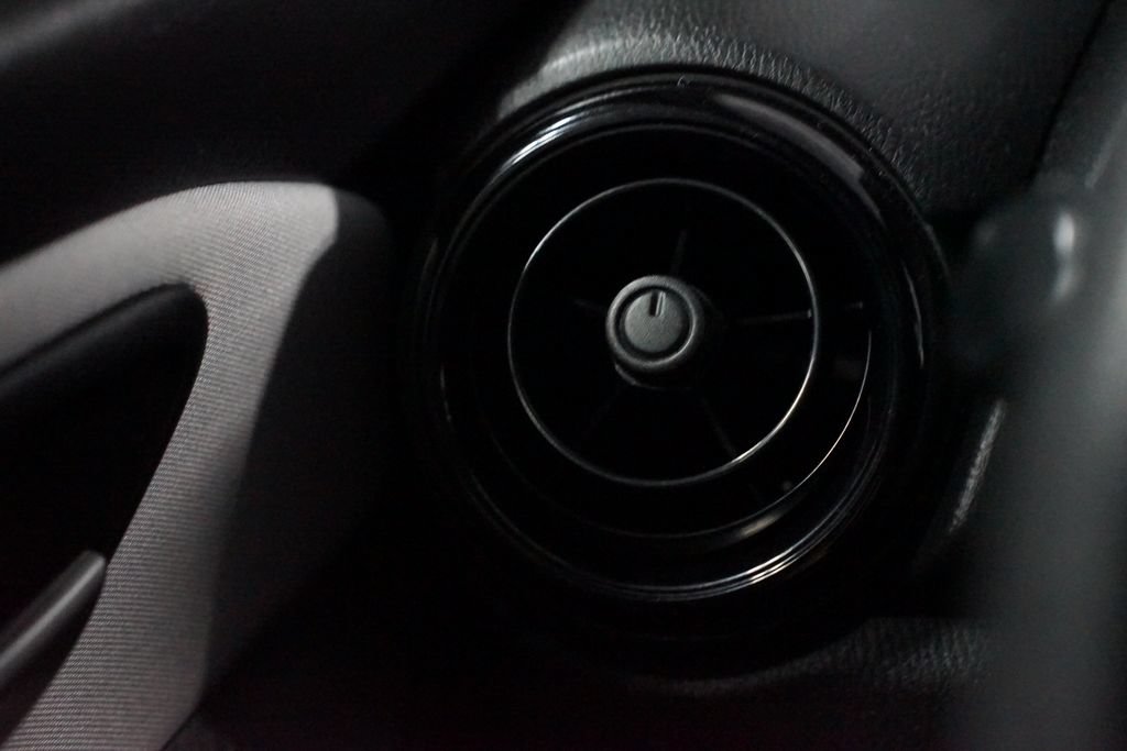Used 2019 Toyota Yaris L FWD image 11