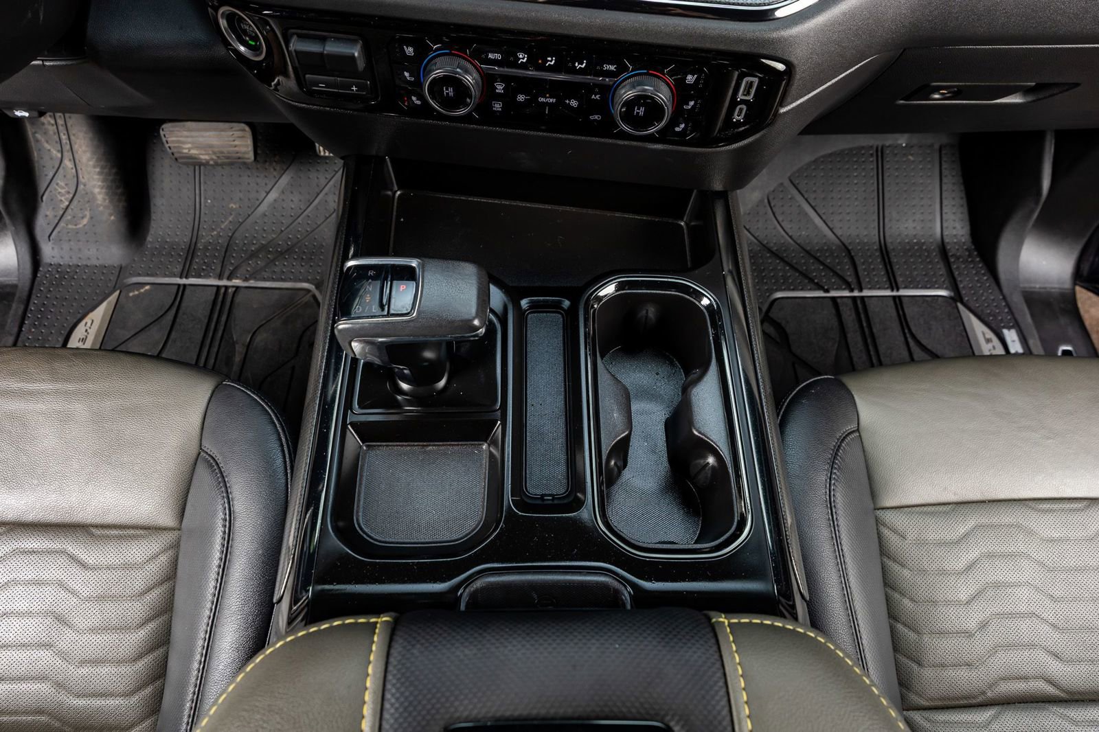 Used 2022 Chevrolet Silverado 1500 ZR2 w/ Technology Package image 28