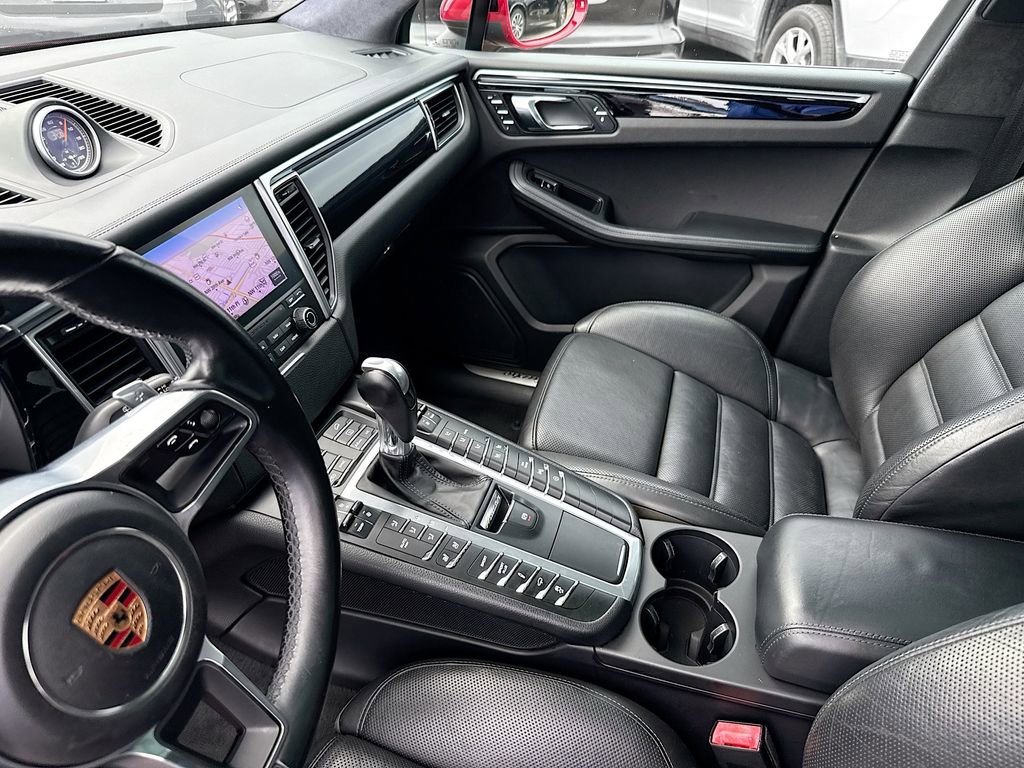 Used 2018 Porsche Macan Turbo w/ Premium Package Plus image 26