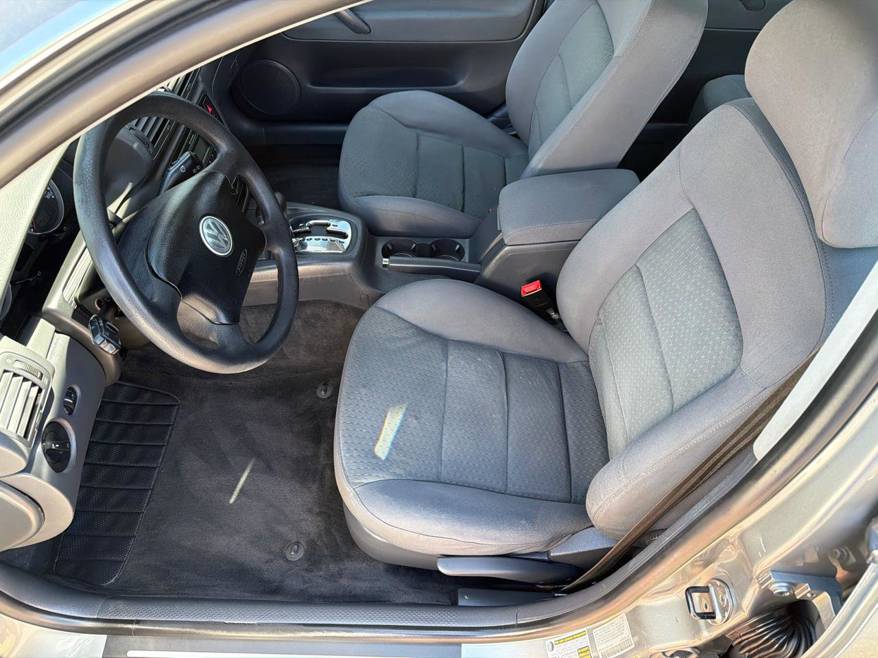 Used 2004 Volkswagen Passat GL FWD image 8