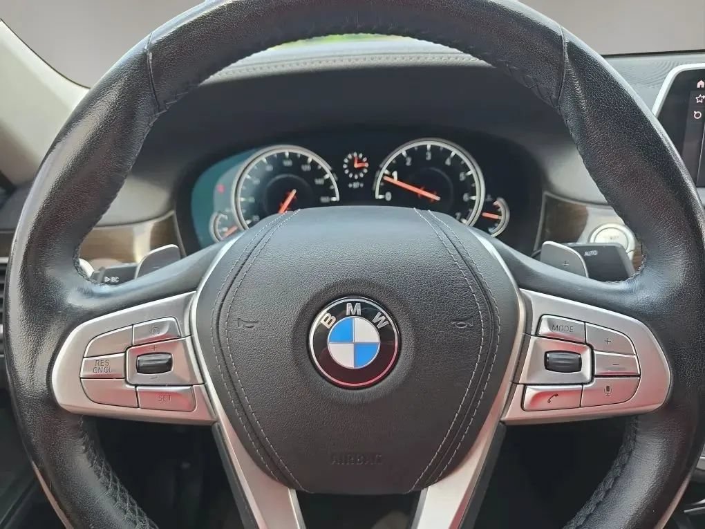 Used 2019 BMW 740i w/ Cold Weather Package RWD image 17