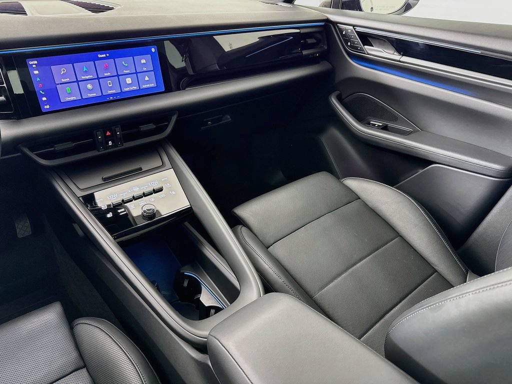 Certified 2025 Porsche Macan Electric RWD image 25