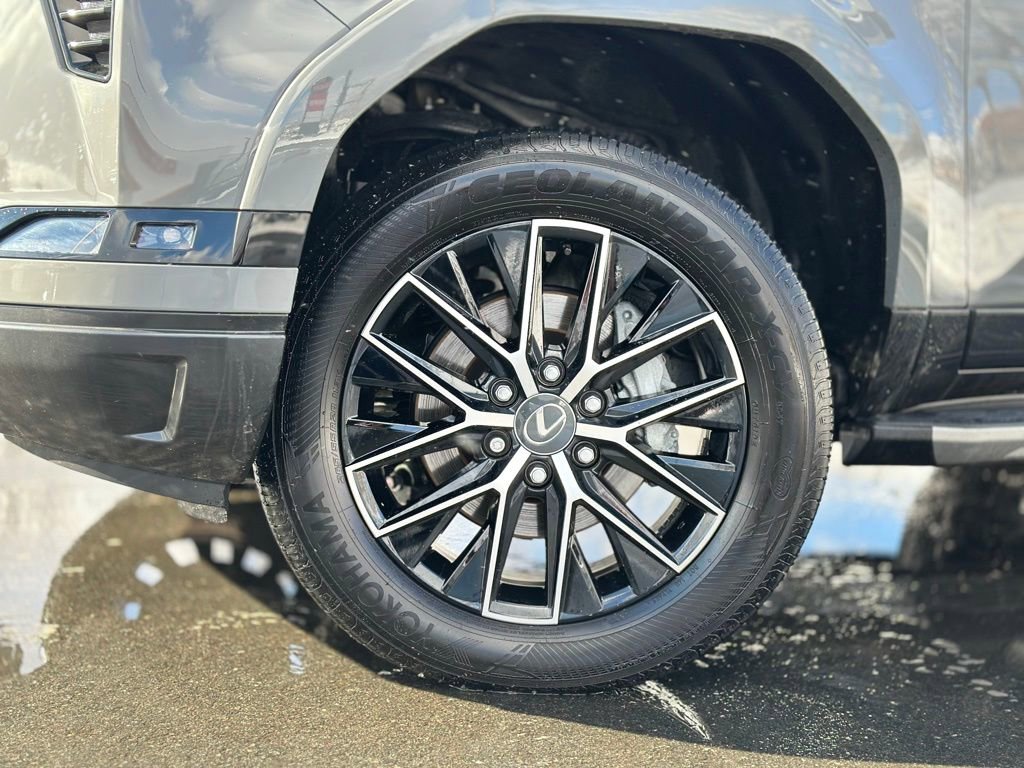 Used 2025 Lexus GX 550 image 2