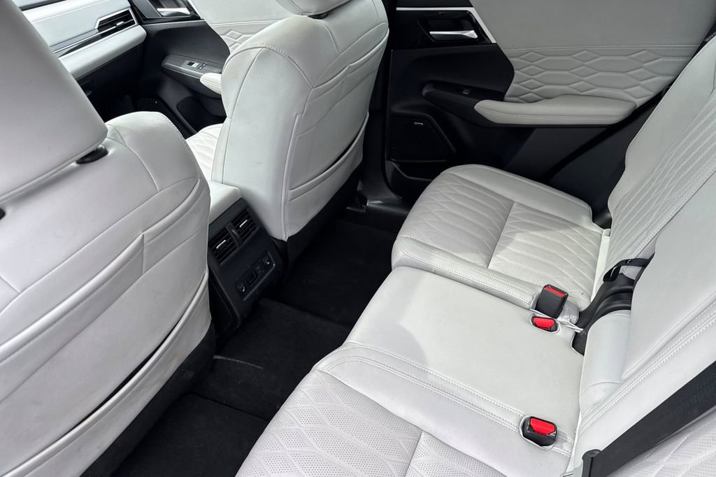 Used 2025 Mitsubishi Outlander SEL AWD/4WD image 12