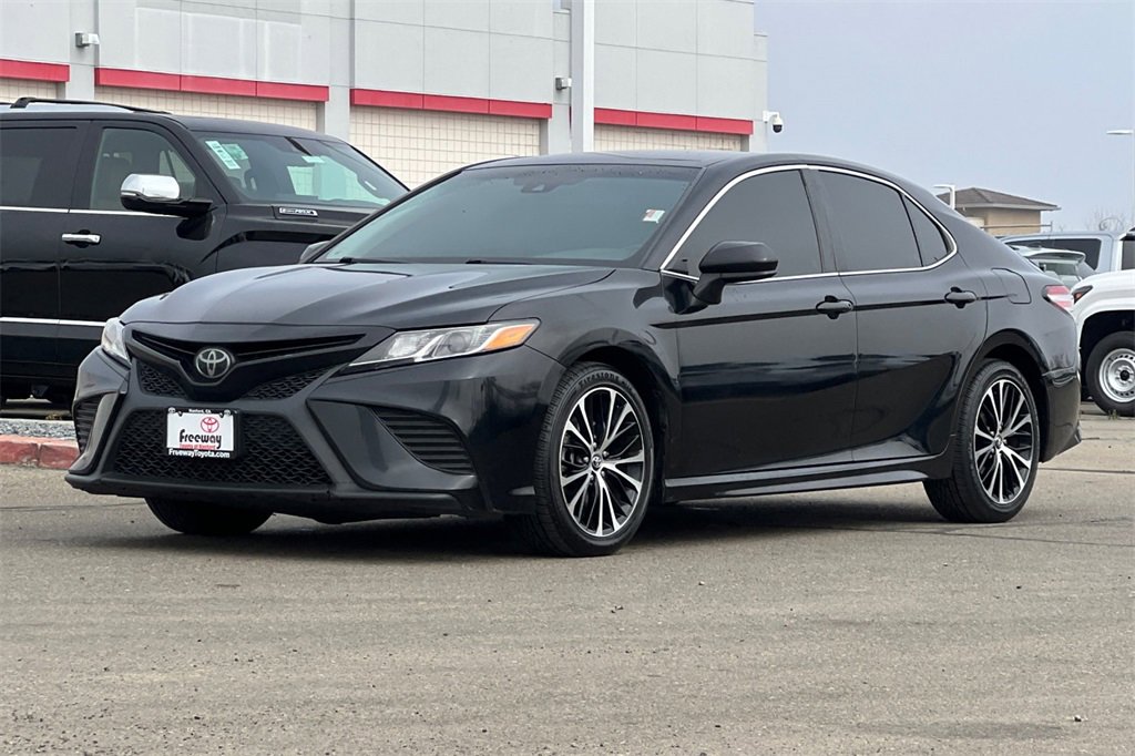 Used 2020 Toyota Camry SE image 10
