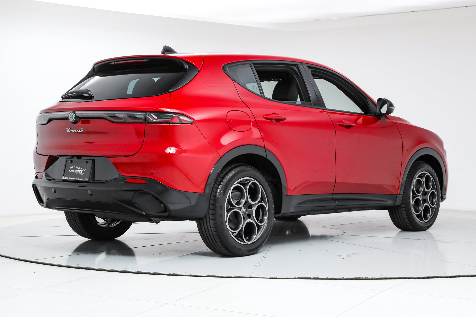 New 2025 Alfa Romeo Tonale w/ Premium Package AWD/4WD image 5