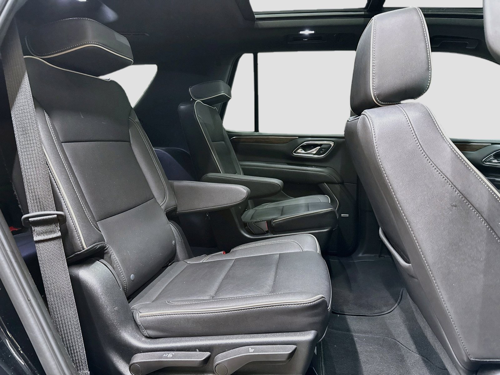Used 2023 Chevrolet Tahoe Premier AWD/4WD image 33