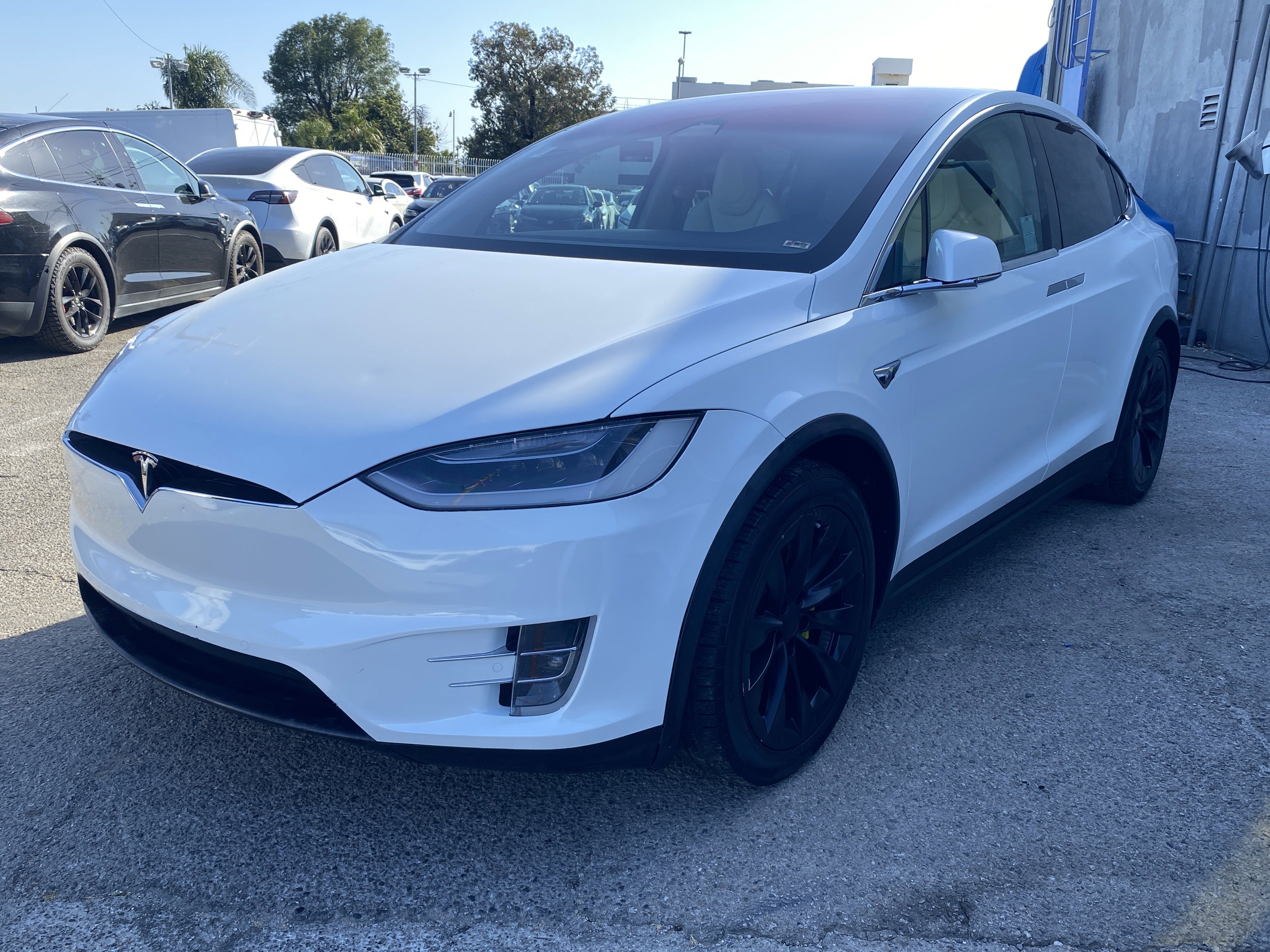 Used 2018 Tesla Model X 75D AWD/4WD image 2