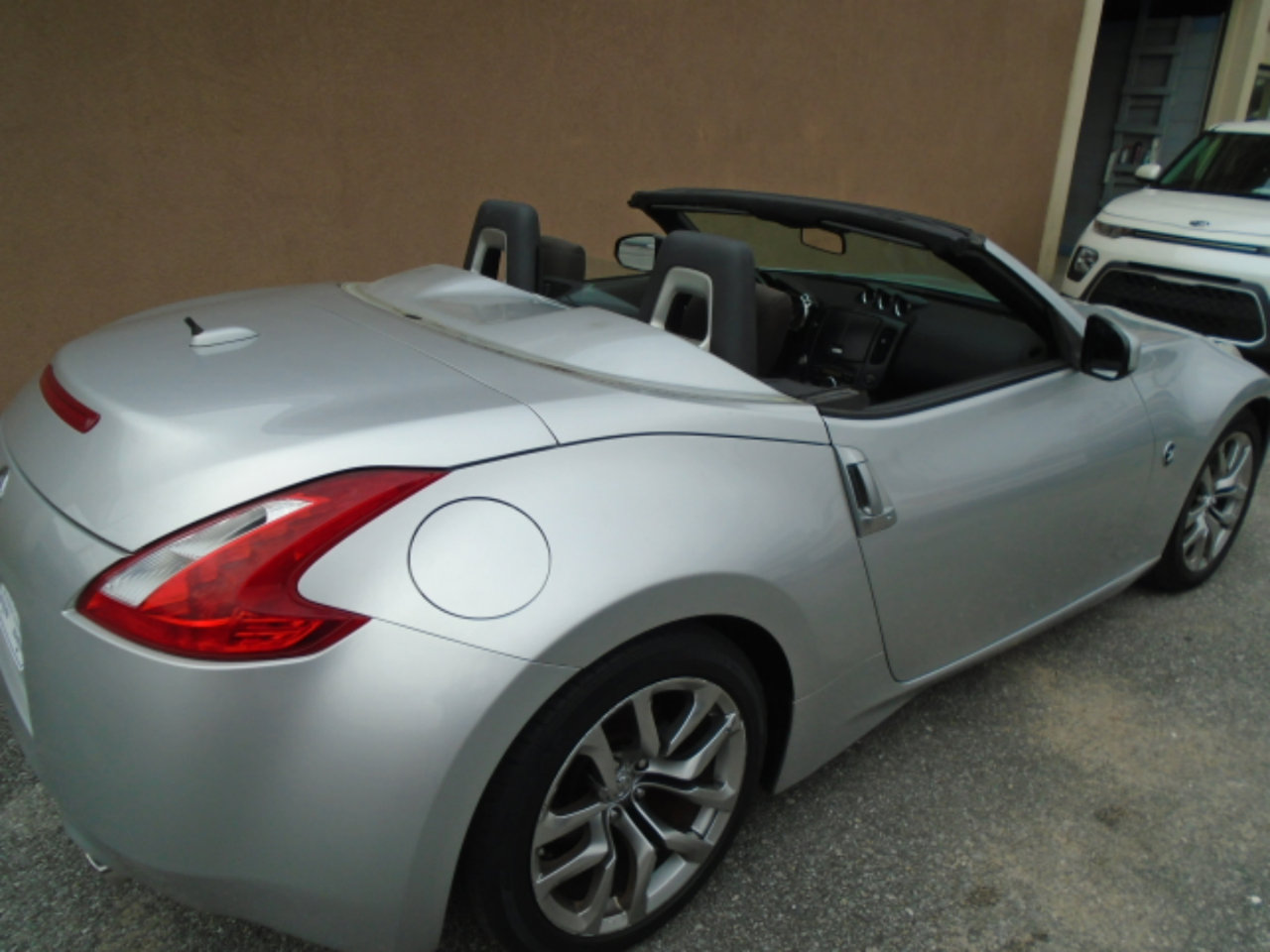Used 2013 Nissan 370Z Roadster RWD image 15