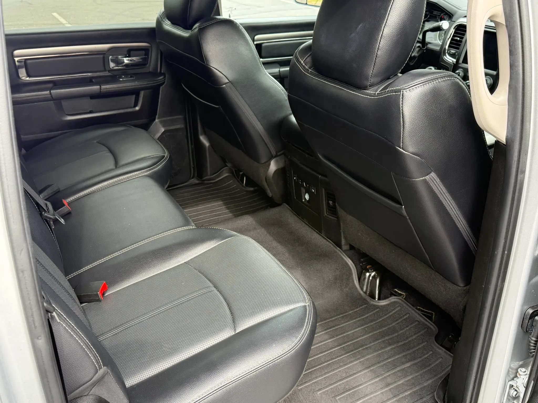 Used 2018 RAM 2500 Laramie w/ Sport Appearance Group AWD/4WD image 22