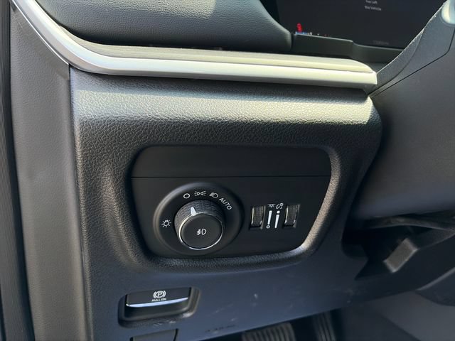 Used 2025 Jeep Grand Cherokee L Limited AWD/4WD image 11