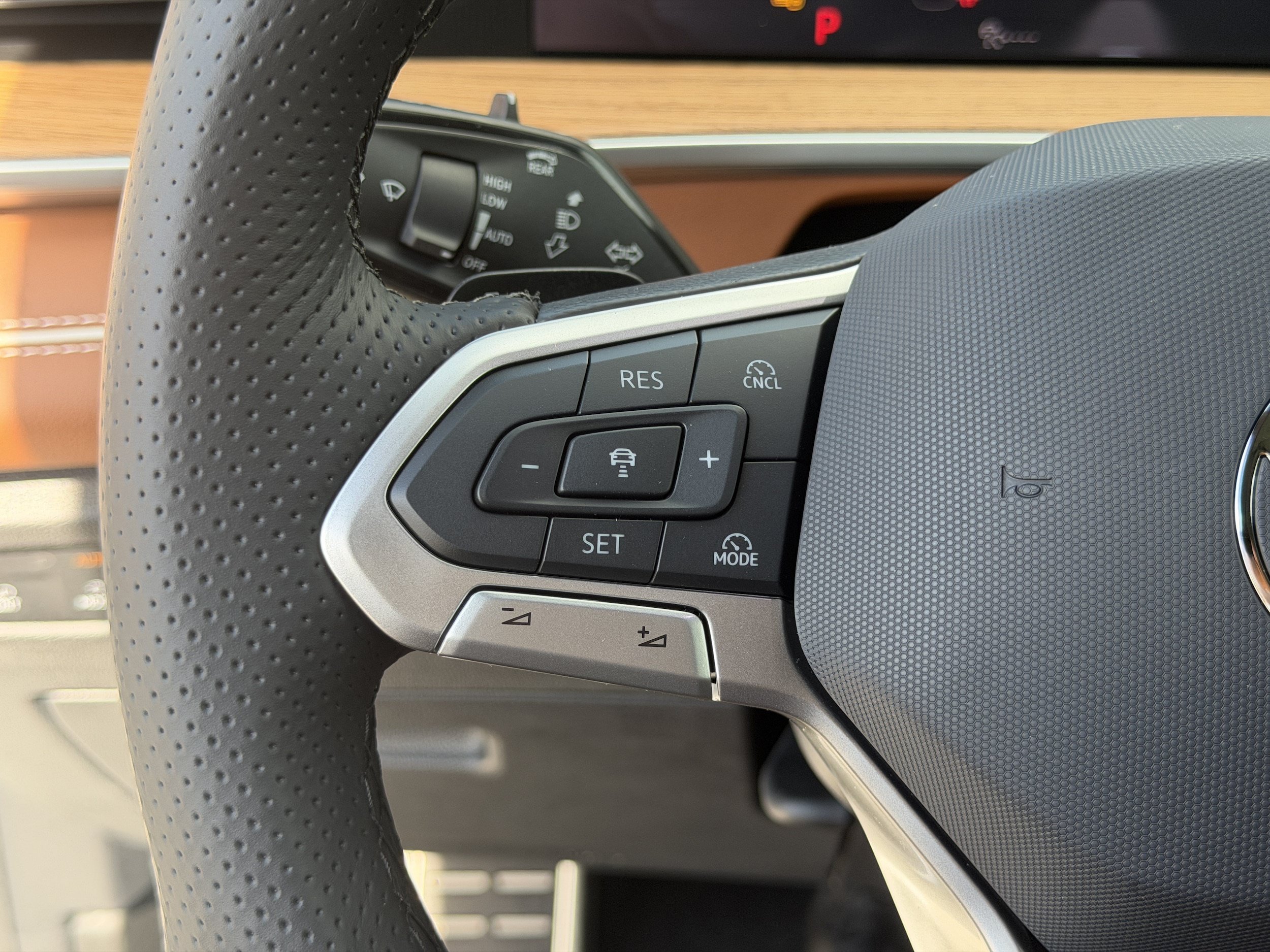 New 2026 Volkswagen Tiguan SEL R-Line AWD/4WD image 30