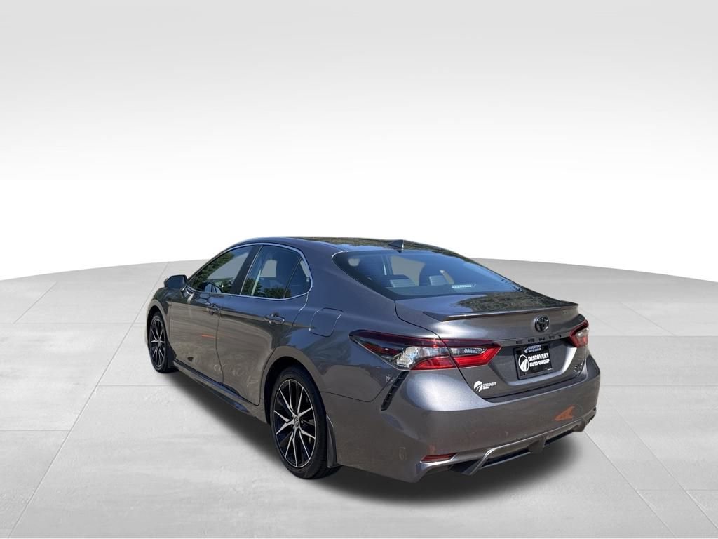 Used 2022 Toyota Camry SE image 3