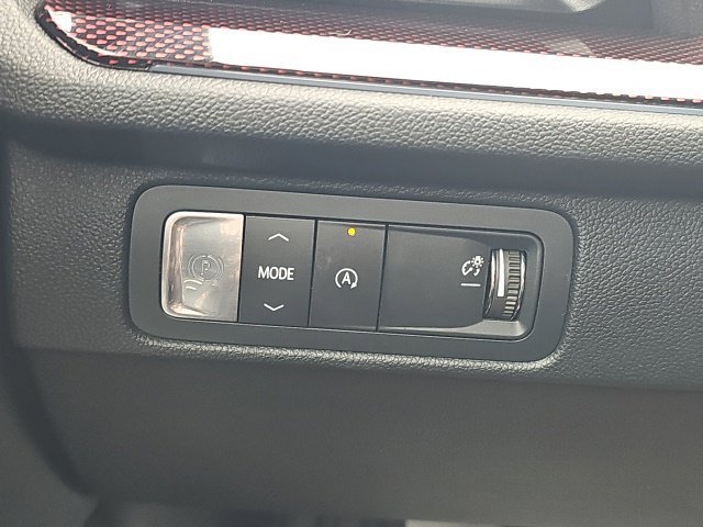 Used 2024 Chevrolet Traverse RS FWD image 27