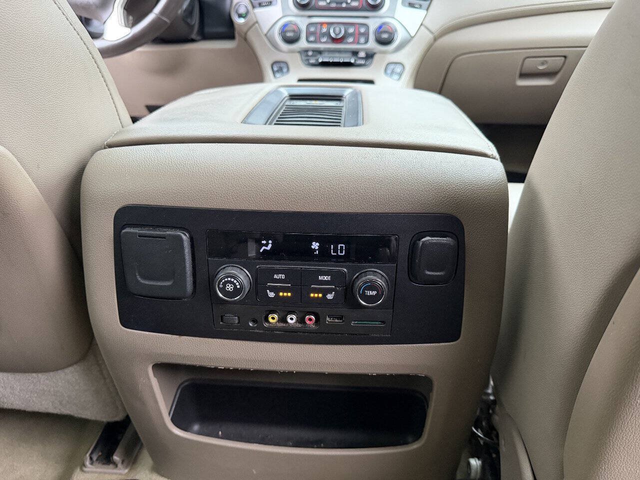 Used 2016 GMC Yukon XL SLT w/ Open Road Package RWD image 18