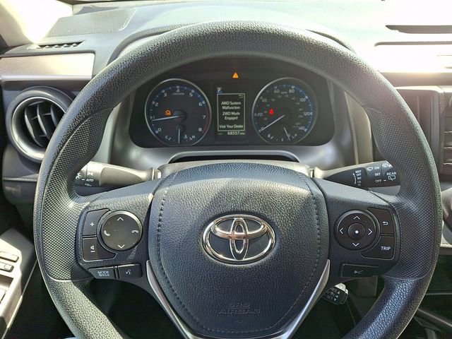 Used 2018 Toyota RAV4 LE image 18