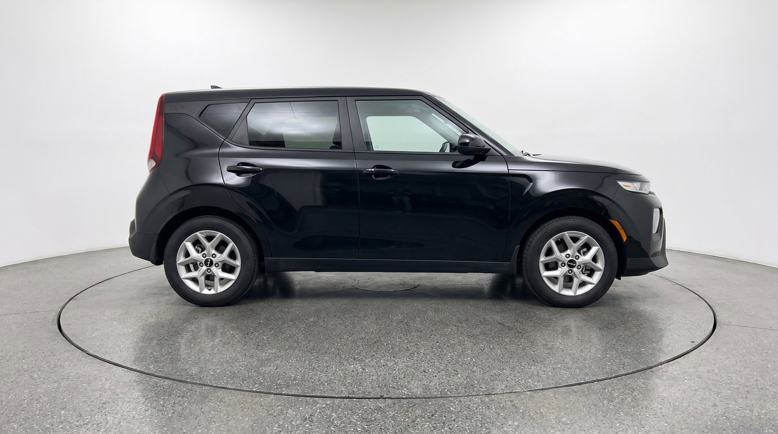 Used 2025 Kia Soul LX w/ LX Technology Package FWD image 11