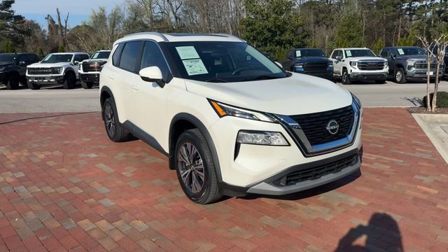 Used 2022 Nissan Rogue SV w/ SV Premium Package image 5