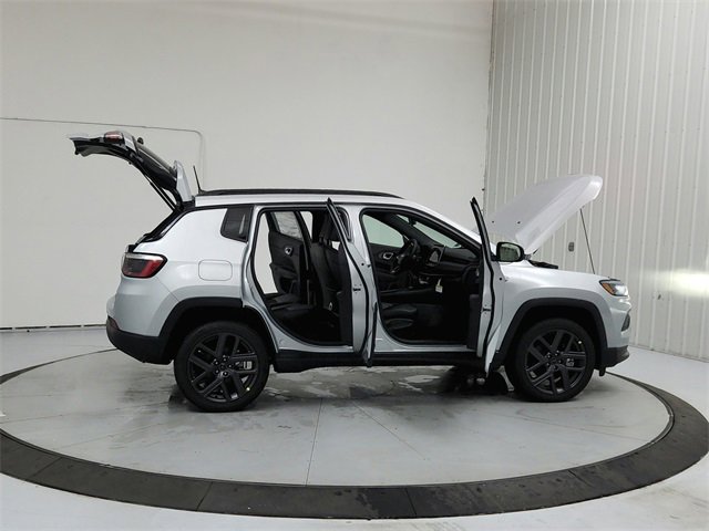 New 2026 Jeep Compass Latitude image 16