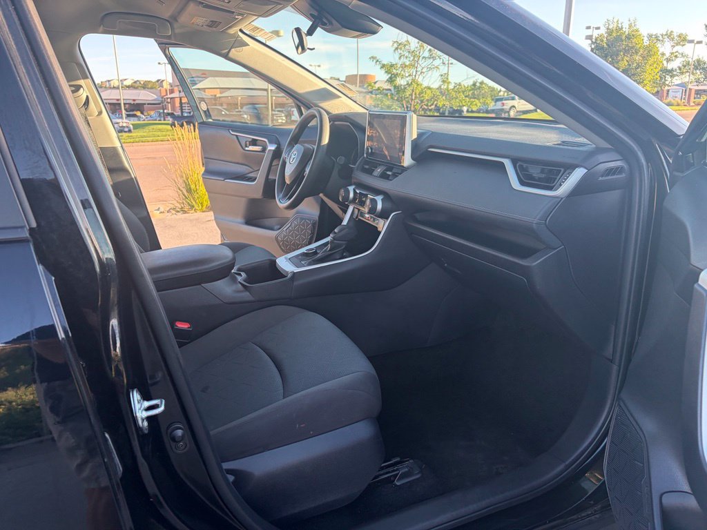 Used 2025 Toyota RAV4 XLE AWD/4WD image 26