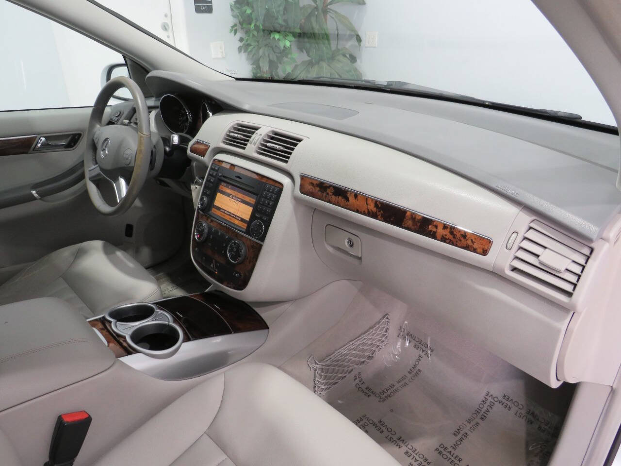 Used 2010 Mercedes-Benz R 350 4MATIC image 9