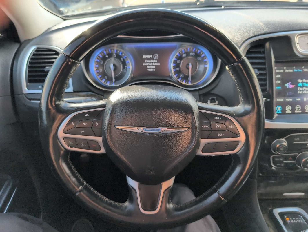 Used 2017 Chrysler 300 C RWD image 27