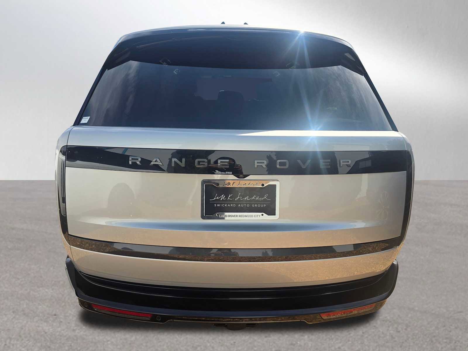 Used 2025 Land Rover Range Rover SE image 4