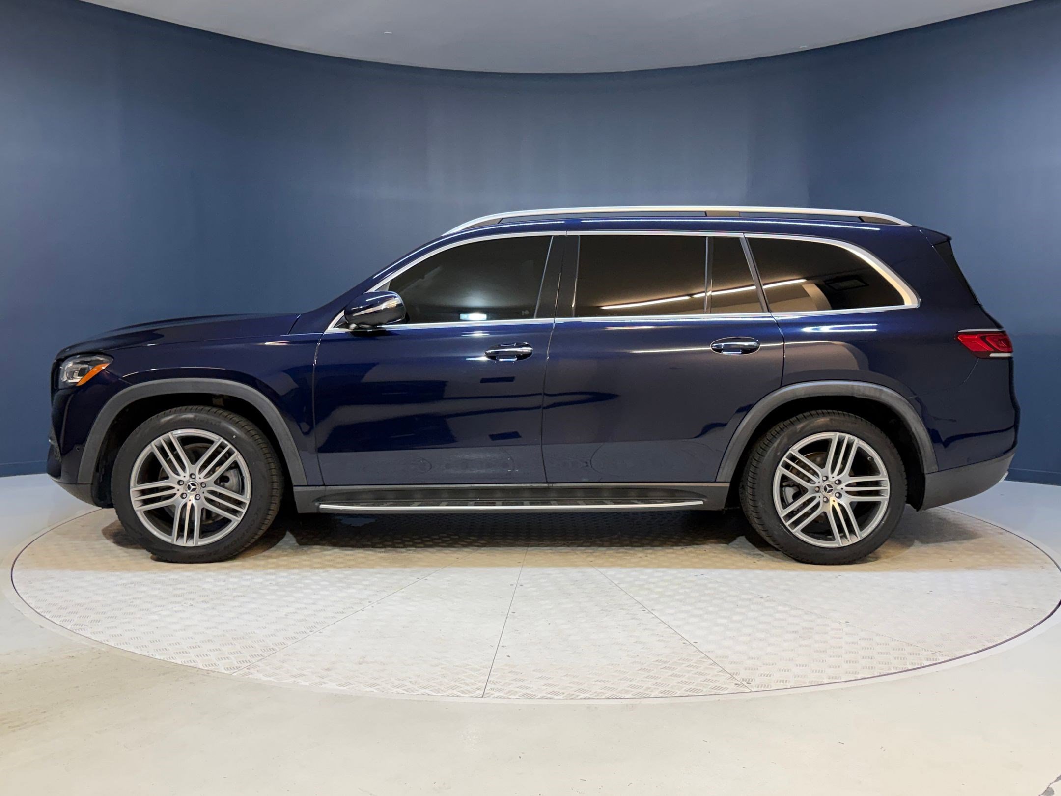 Used 2020 Mercedes-Benz GLS 450 4MATIC image 2