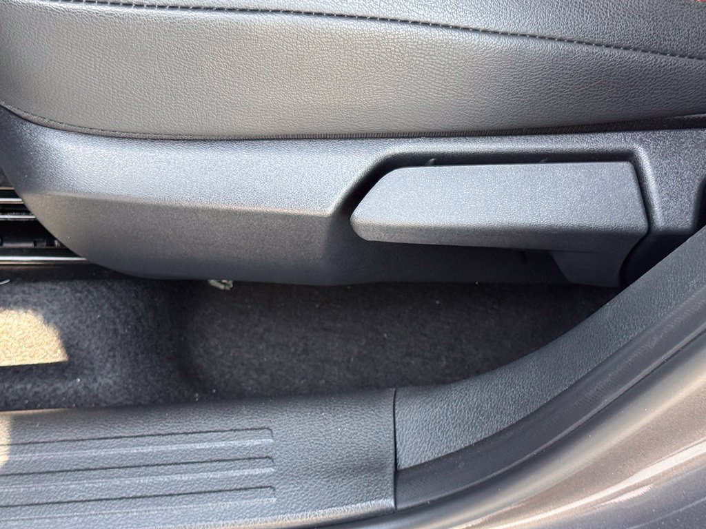 New 2026 Nissan Kicks SR FWD image 12