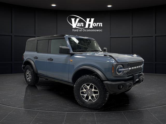 Used 2025 Ford Bronco Badlands image 1