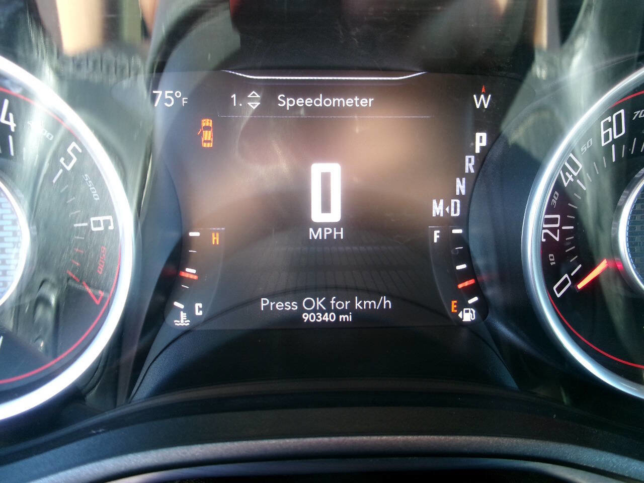 Used 2015 Dodge Challenger SXT image 13