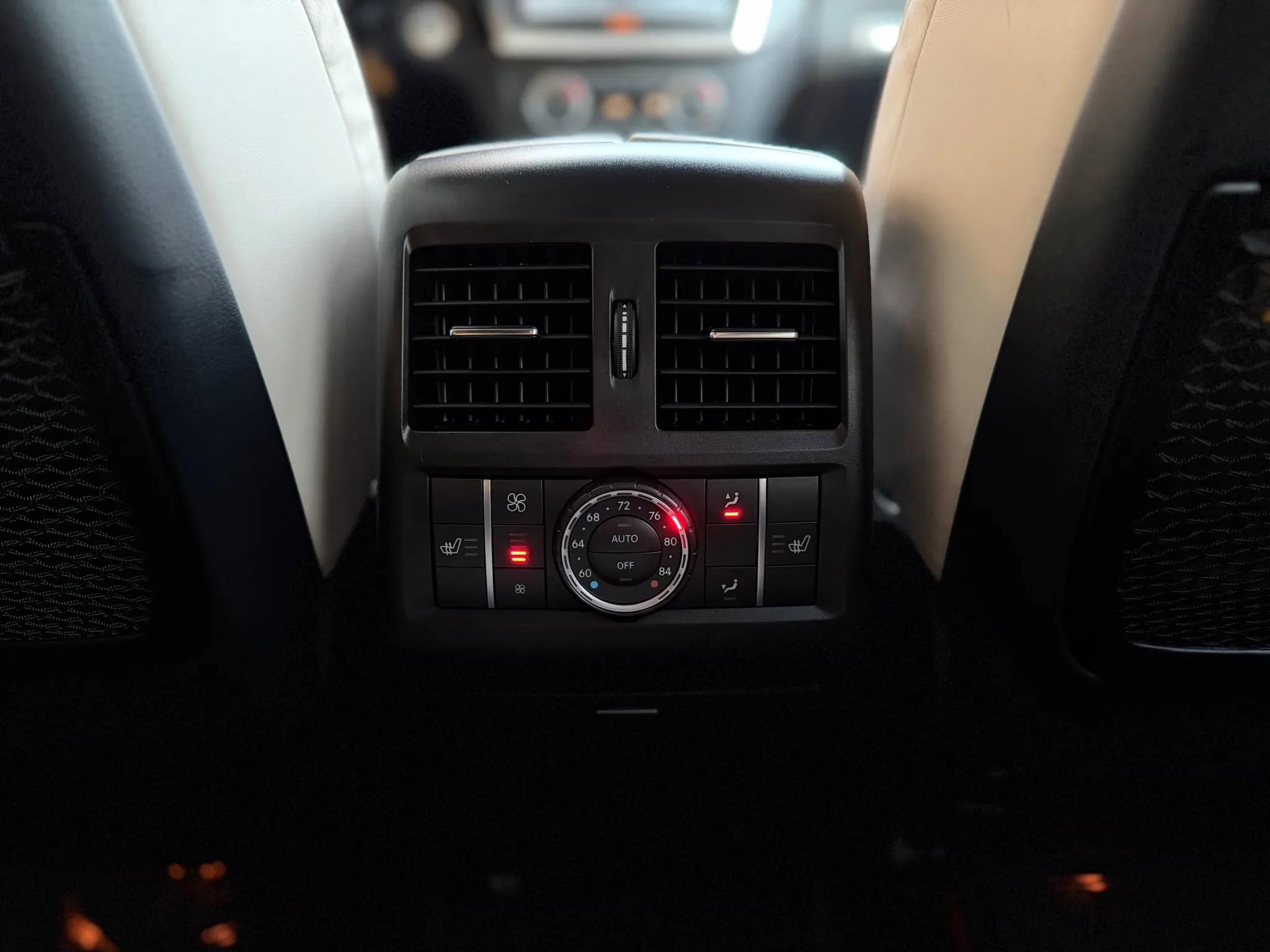 Used 2015 Mercedes-Benz GL 550 4MATIC image 28