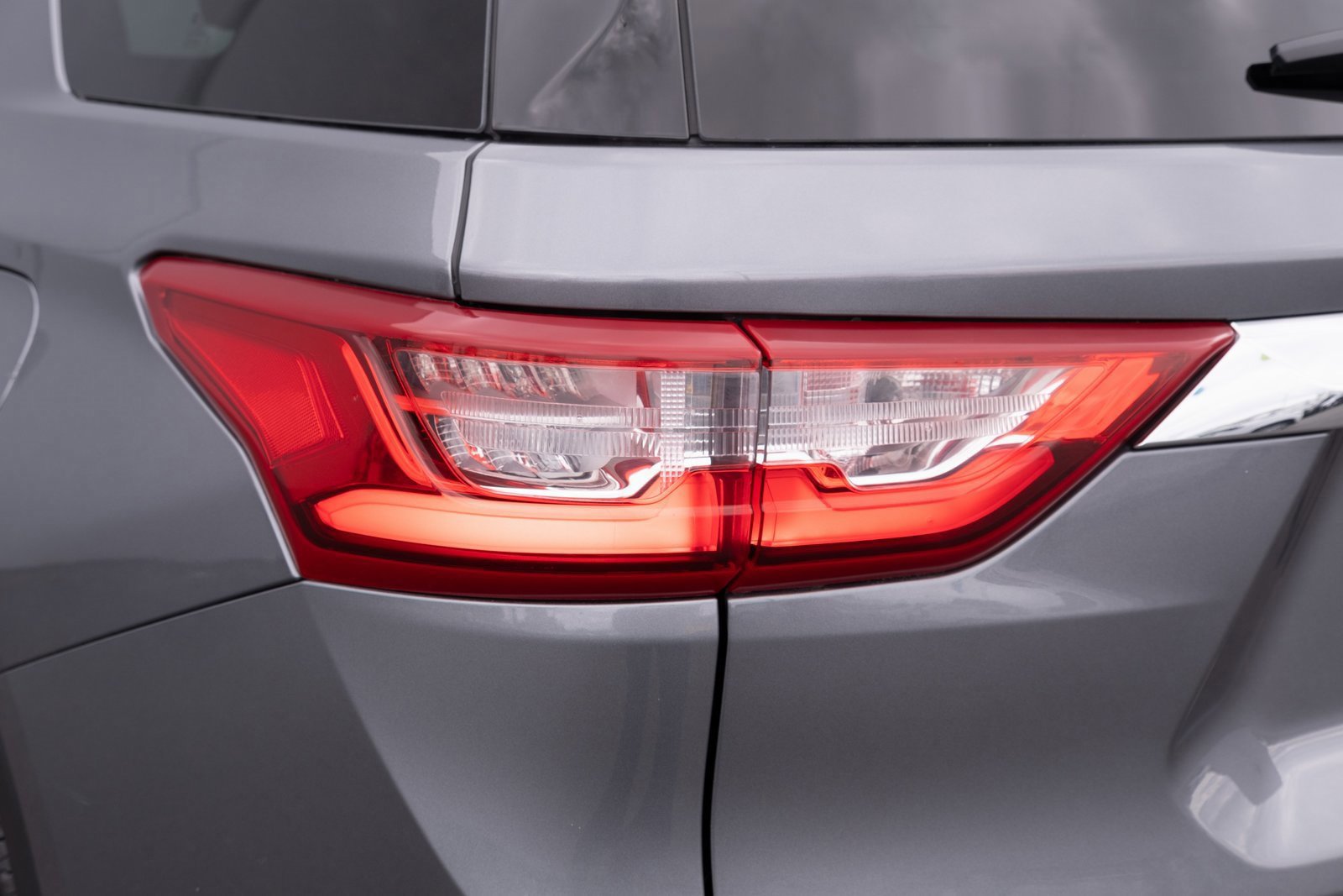 Used 2021 Chevrolet Traverse LS image 25