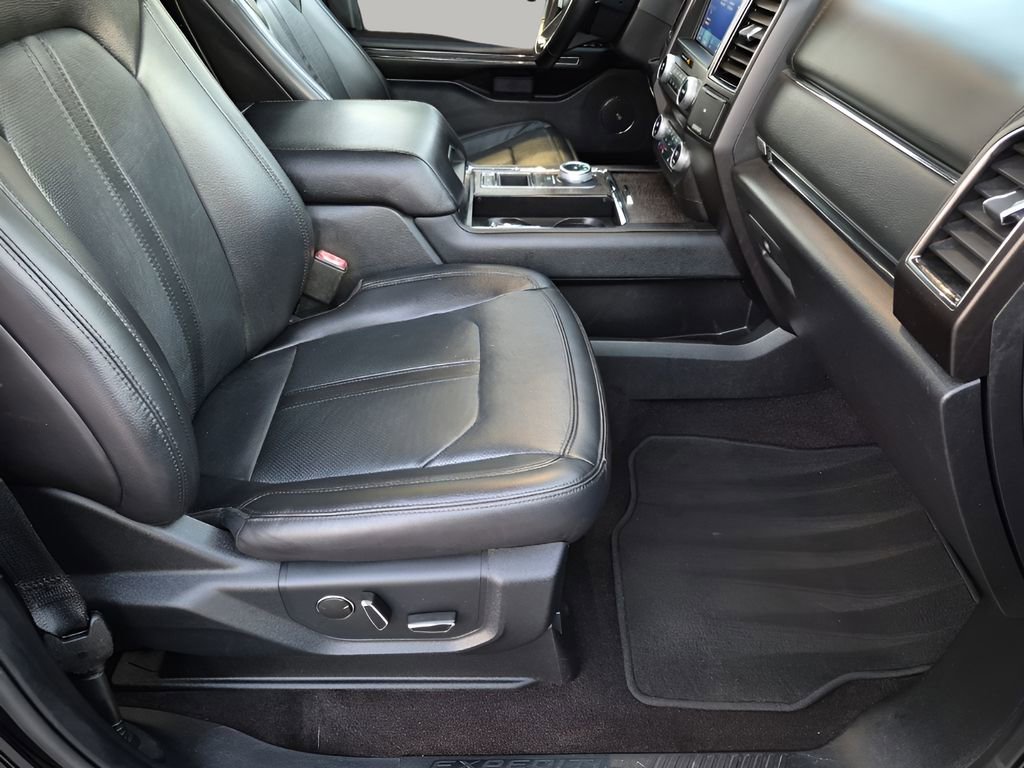 Used 2021 Ford Expedition Limited image 16