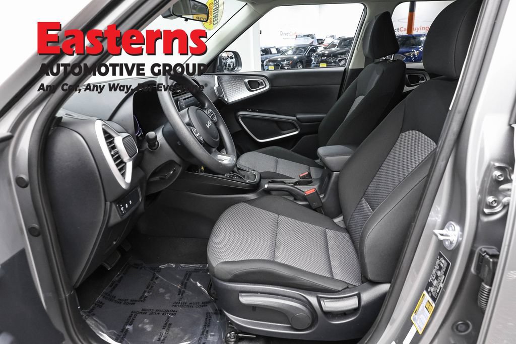 Used 2025 Kia Soul LX w/ LX Technology Package FWD image 14
