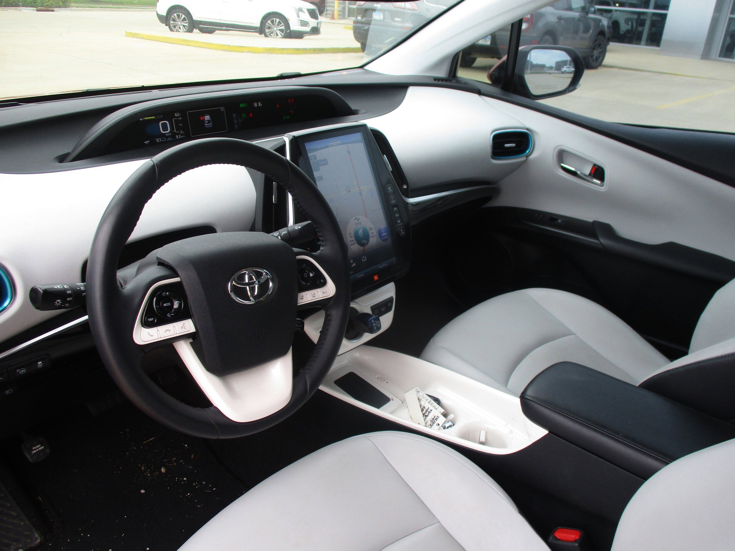 Used 2018 Toyota Prius Prime Advanced w/ Carpet Mat Package FWD image 8