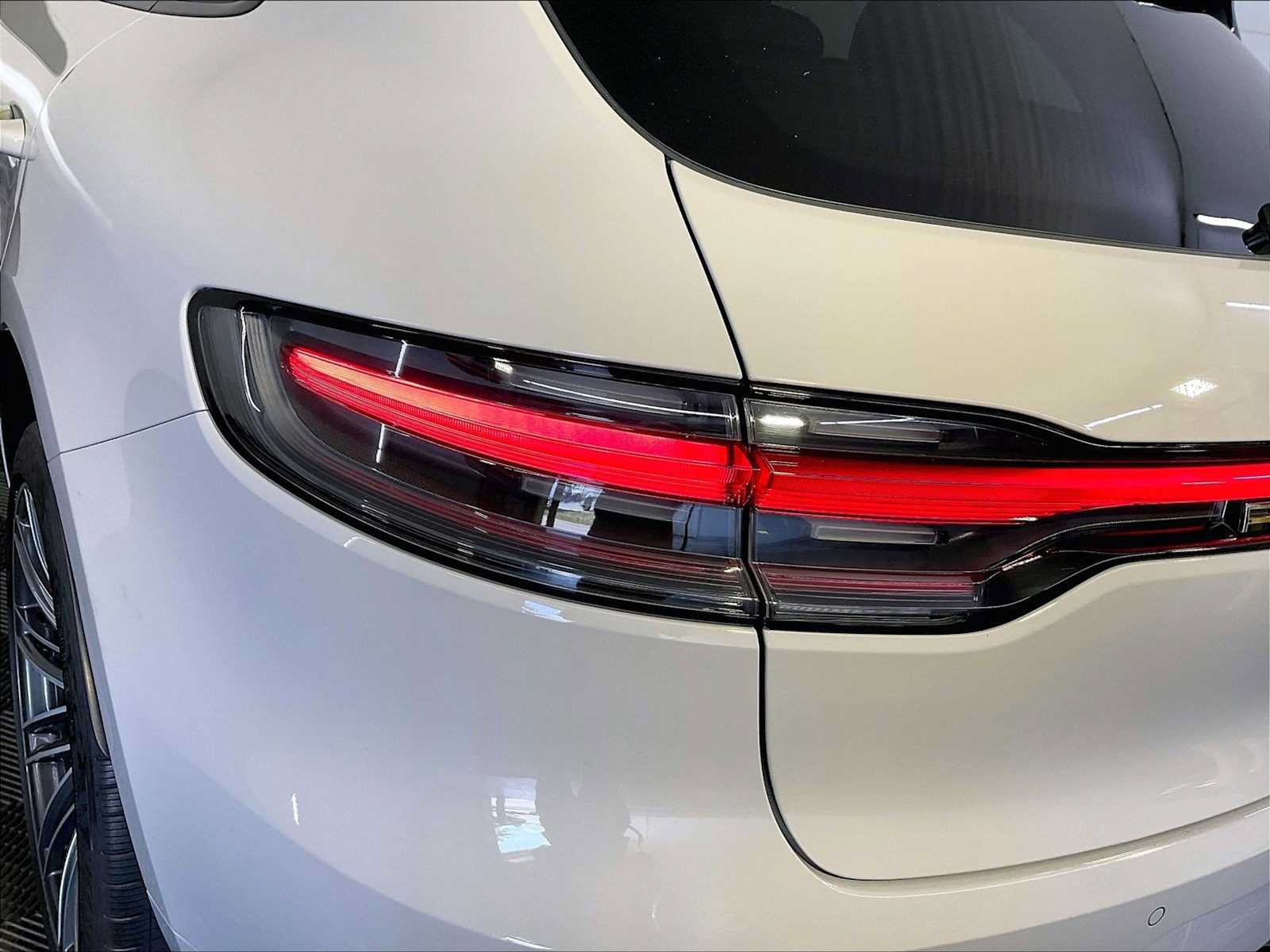 Certified 2021 Porsche Macan S AWD/4WD image 30